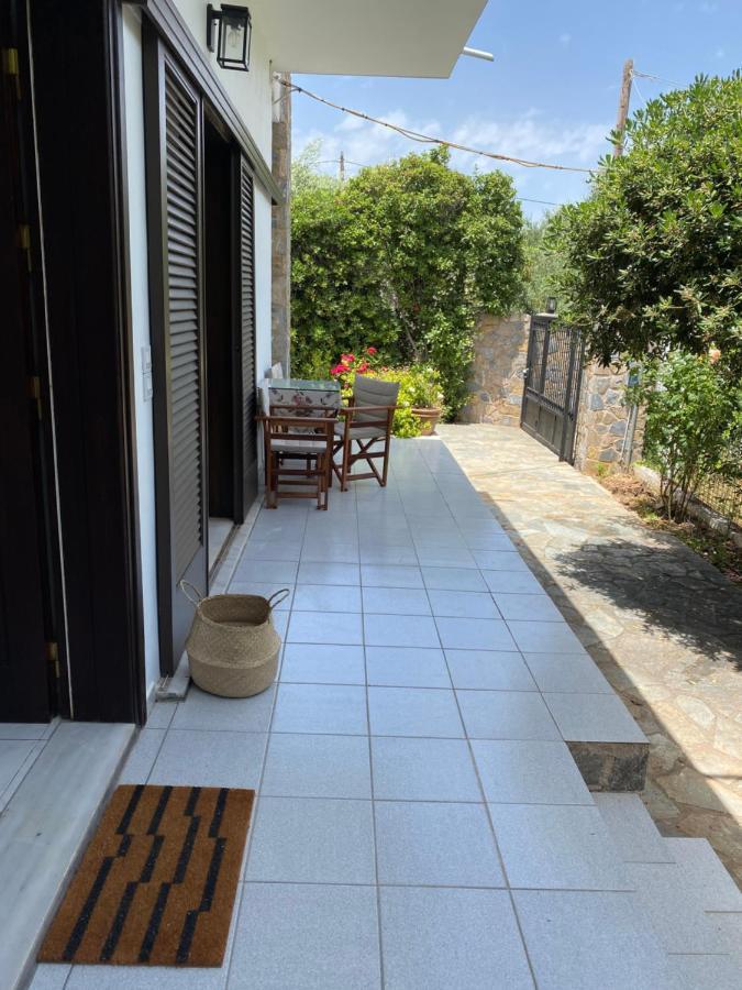 דירות Varnavas Eratous Seaside House מראה חיצוני תמונה