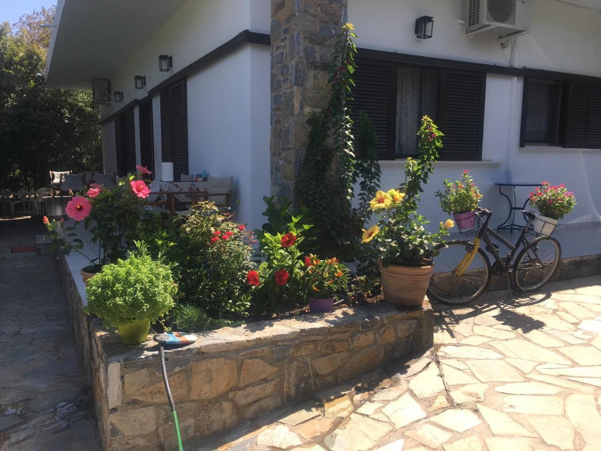 דירות Varnavas Eratous Seaside House מראה חיצוני תמונה