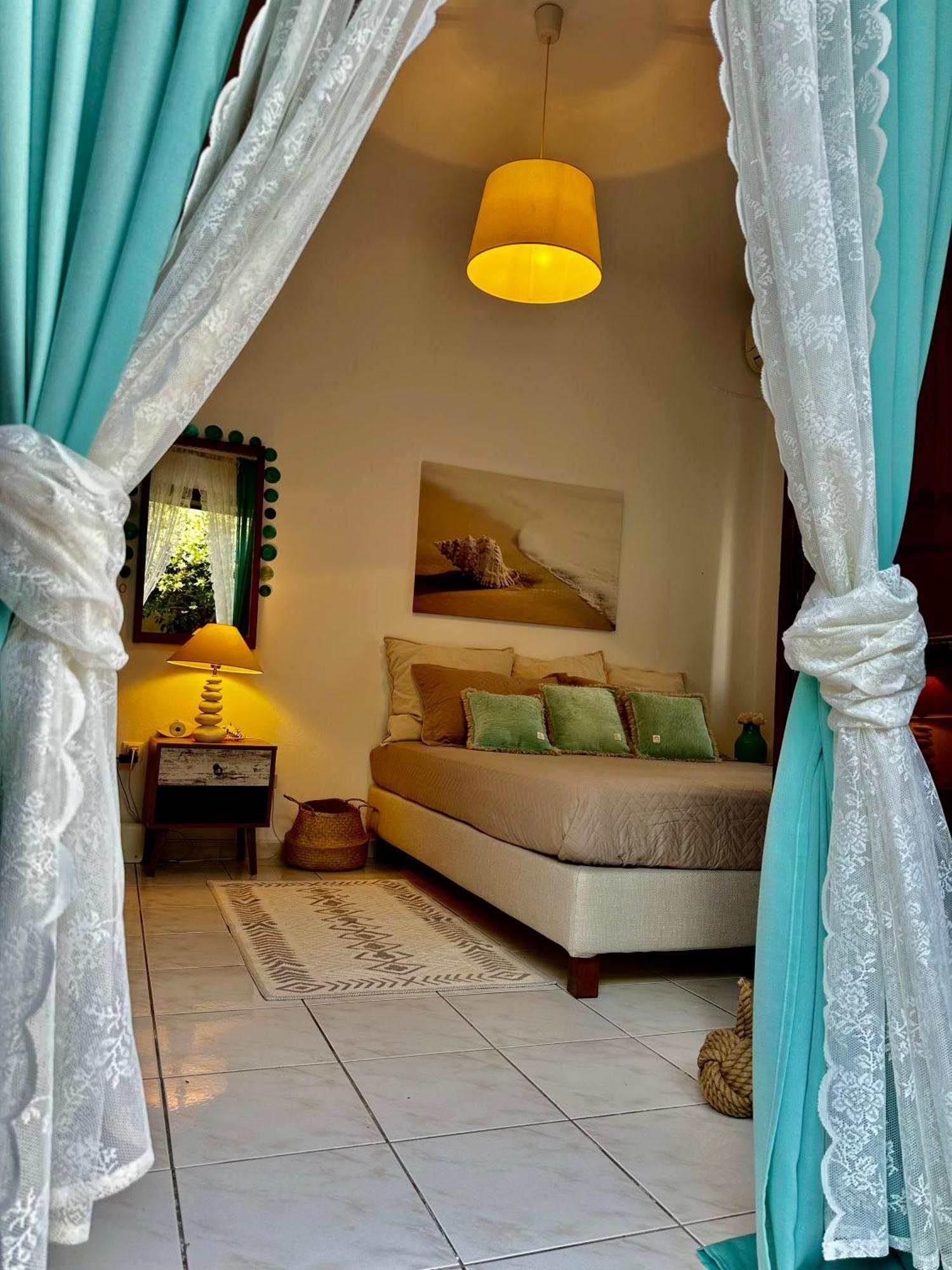 דירות Varnavas Eratous Seaside House מראה חיצוני תמונה